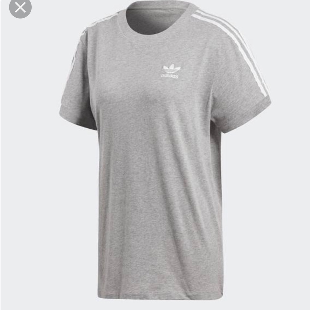 Gray adidas shirt💙💙💙💙